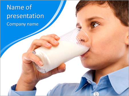 Мальчик пьет молоко из прозрачного стакана - Титульный слайд
